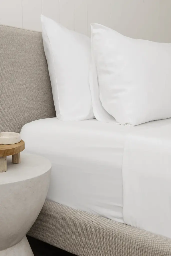 3_White_concealpillowcase-927138.webp